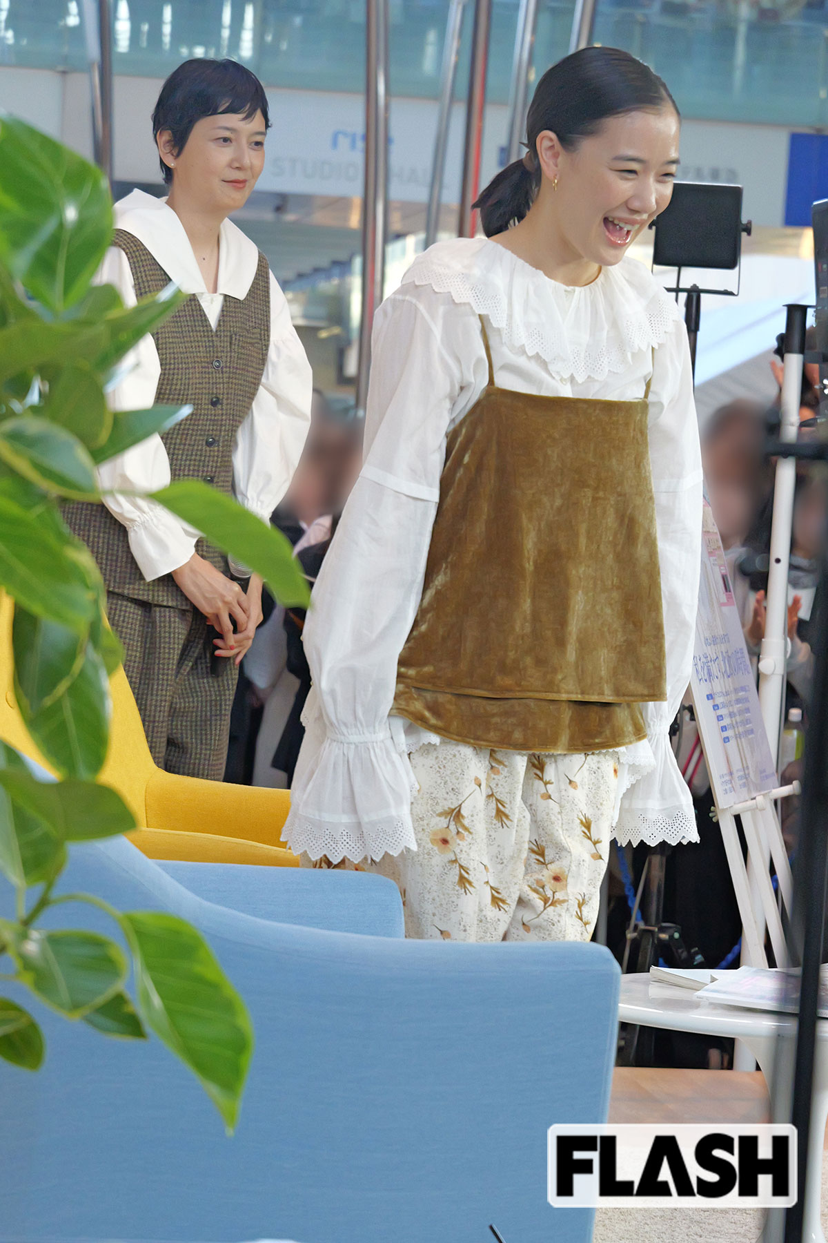 蒼井優、親友女優と登場のイベントに300人超の女性ファンが殺到! 山里亮太との結婚・出産を経て高まる同性への“共感力”