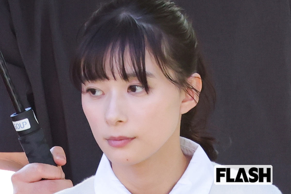 芳根京子『波うららかに、めおと日和』続編ロケで見せた “絶妙レトロコーデ…