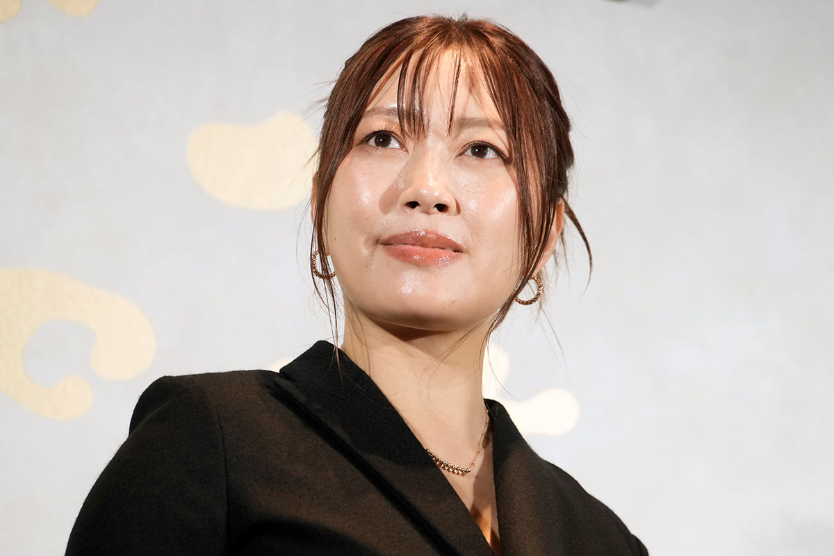 坂本美雨、軍用犬を開発する米防衛企業トップと小泉進次郎防衛相との“握手写…