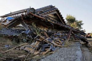 熊本地震から3カ月「まだこんな状態なの？」避難所に「段ボールベッド」並ぶ写真にSNSで非難も…現地の実情は？