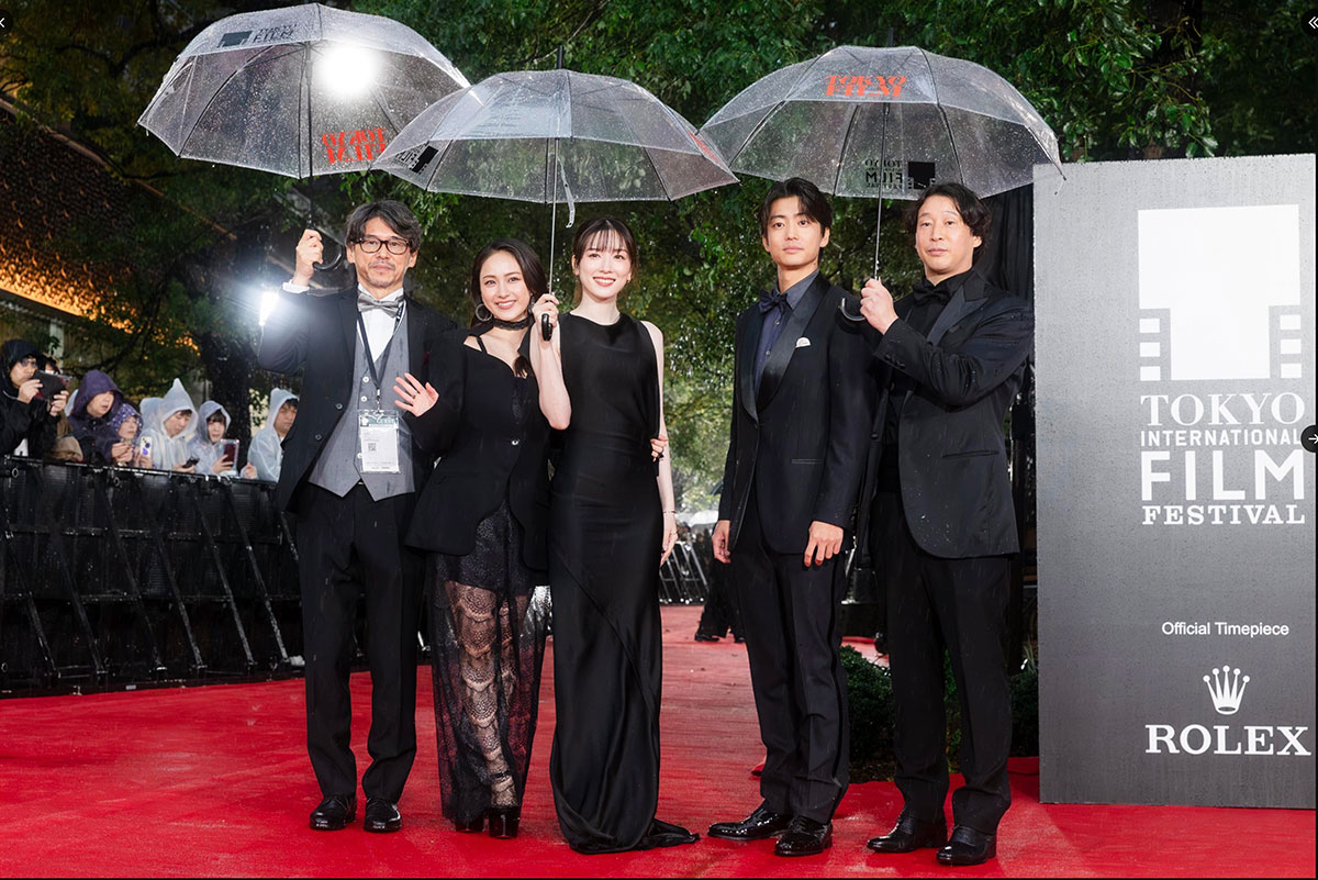 2026年10月26日、都内で開催された「第39回東京国際映画祭」のレッドカーペットに登場した女優の平祐奈と永野芽郁（@dmmtv_prのInstagramより）