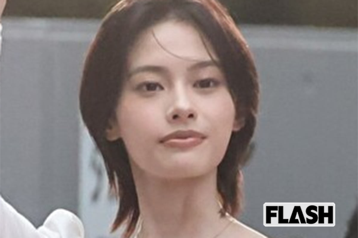 安斉星来、ヒット映画PRで見せた“美背中丸見え”ドレス　釜山映画祭では“…